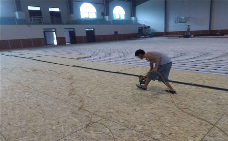 楓樺木運動籃球地板怎么翻新